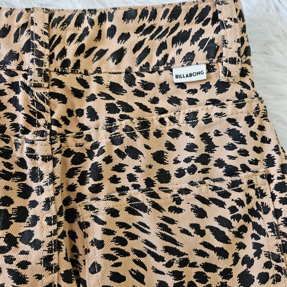 Billabong Women's Cheetah Print Denim‎ Mini Skirt. Size 25 - Picture 4 of 9